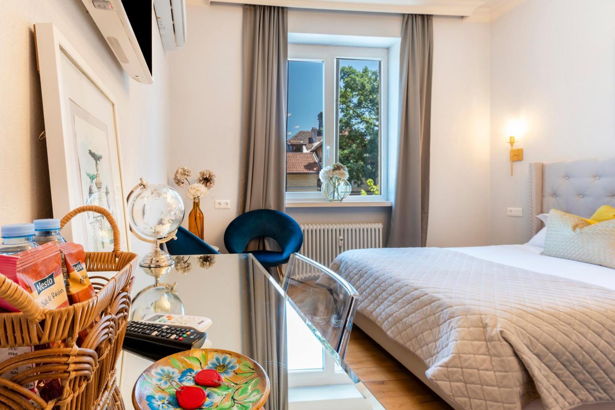 Apartemen Royal Retreat *